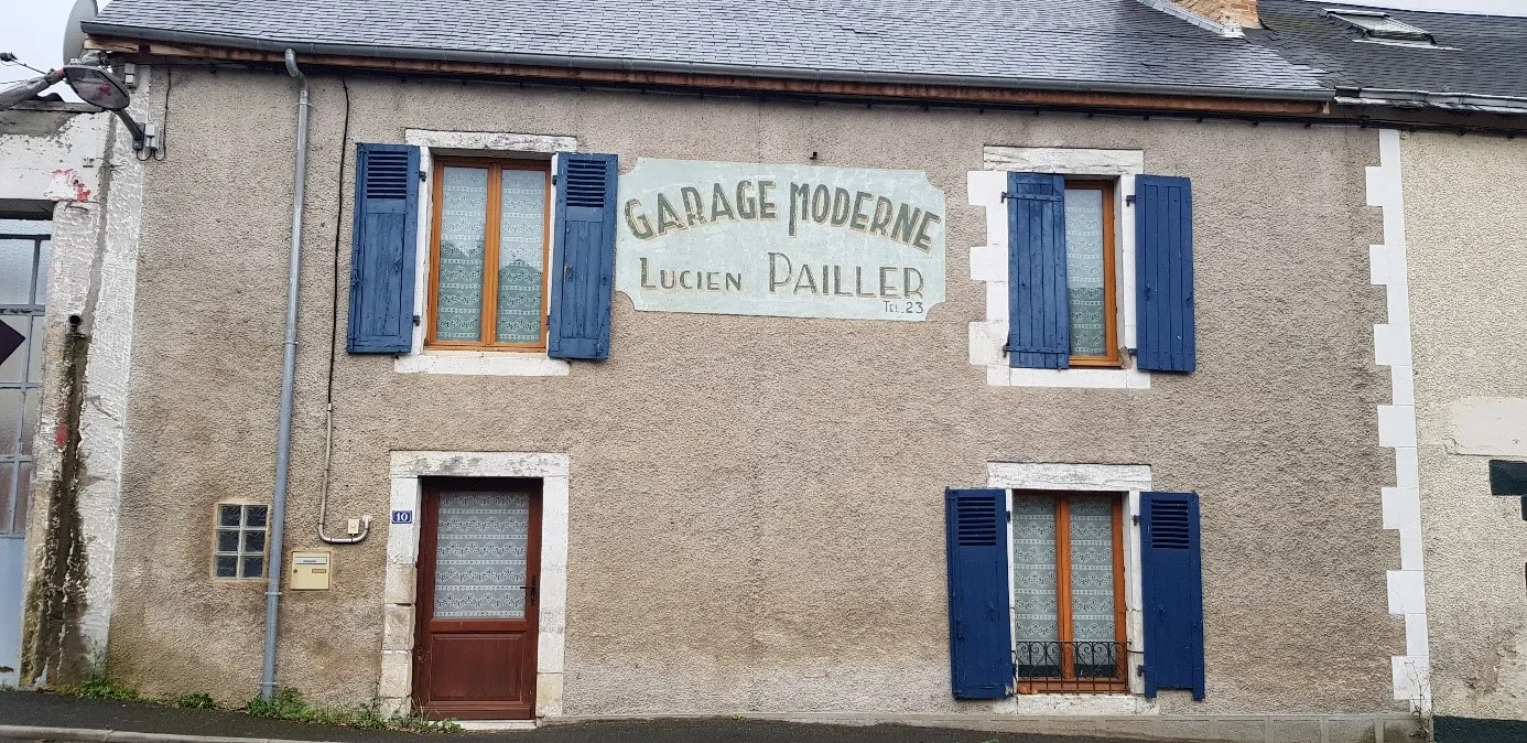Image qui illustre: L’ancien garage Pailler à La Trimouille - 0