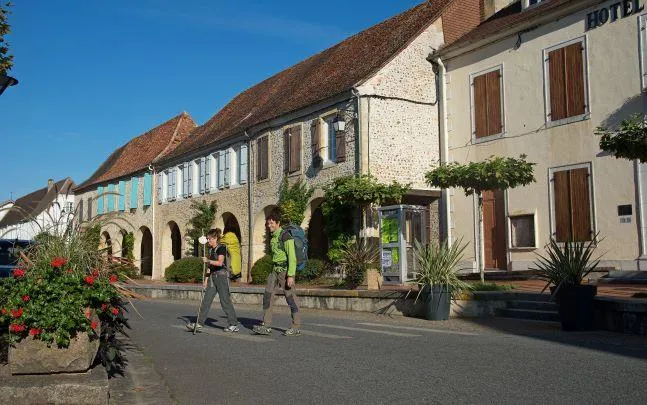 Image qui illustre: De Arzacq-arraziguet À Pomps