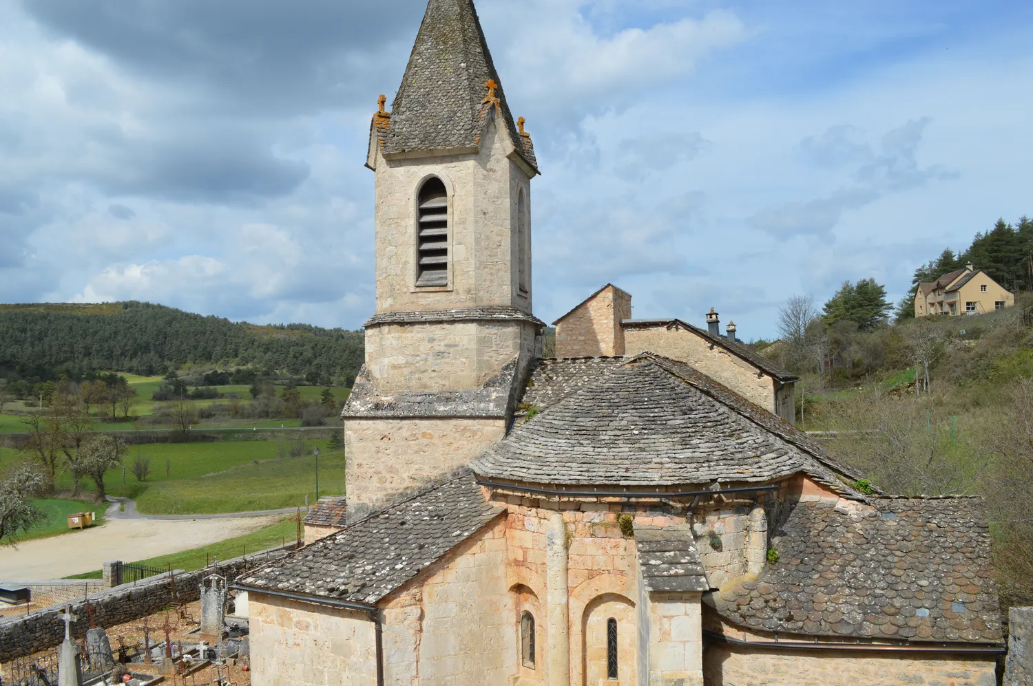 Image qui illustre: Eglise De La Capelle à La Canourgue - 0
