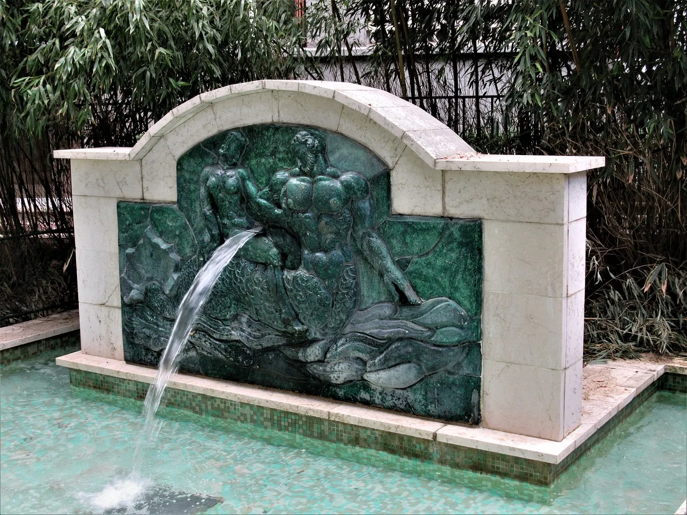Image qui illustre: Fontaine au Triton à Boulogne-Billancourt - 1