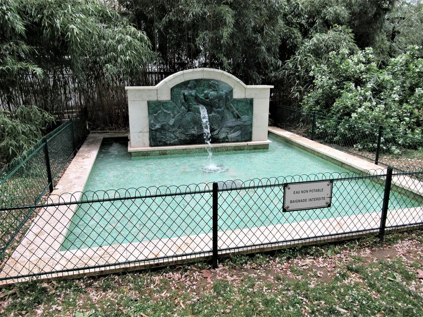 Image qui illustre: Fontaine au Triton à Boulogne-Billancourt - 0
