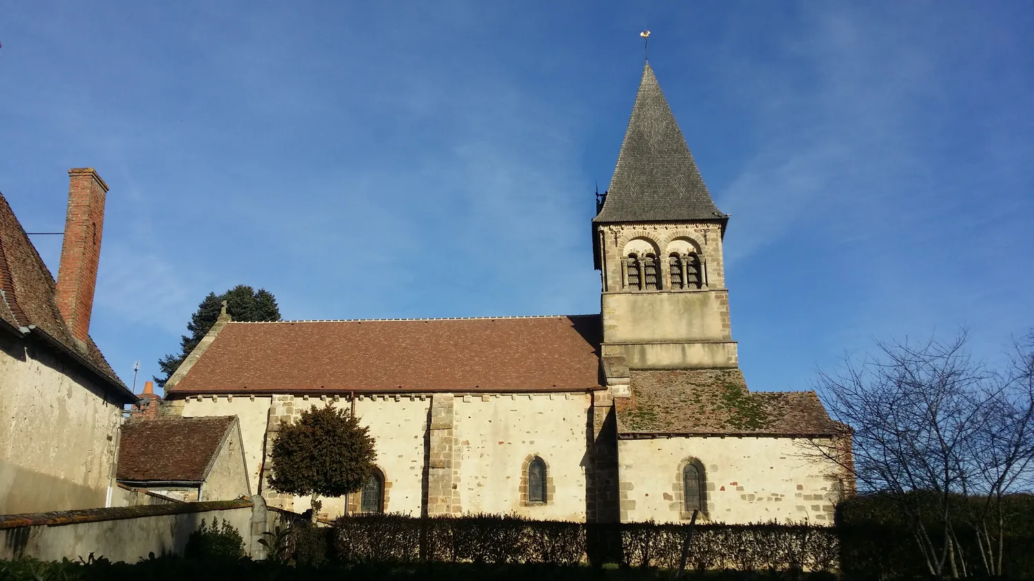 Image qui illustre: Église Saint-pierre à Theneuille - 0