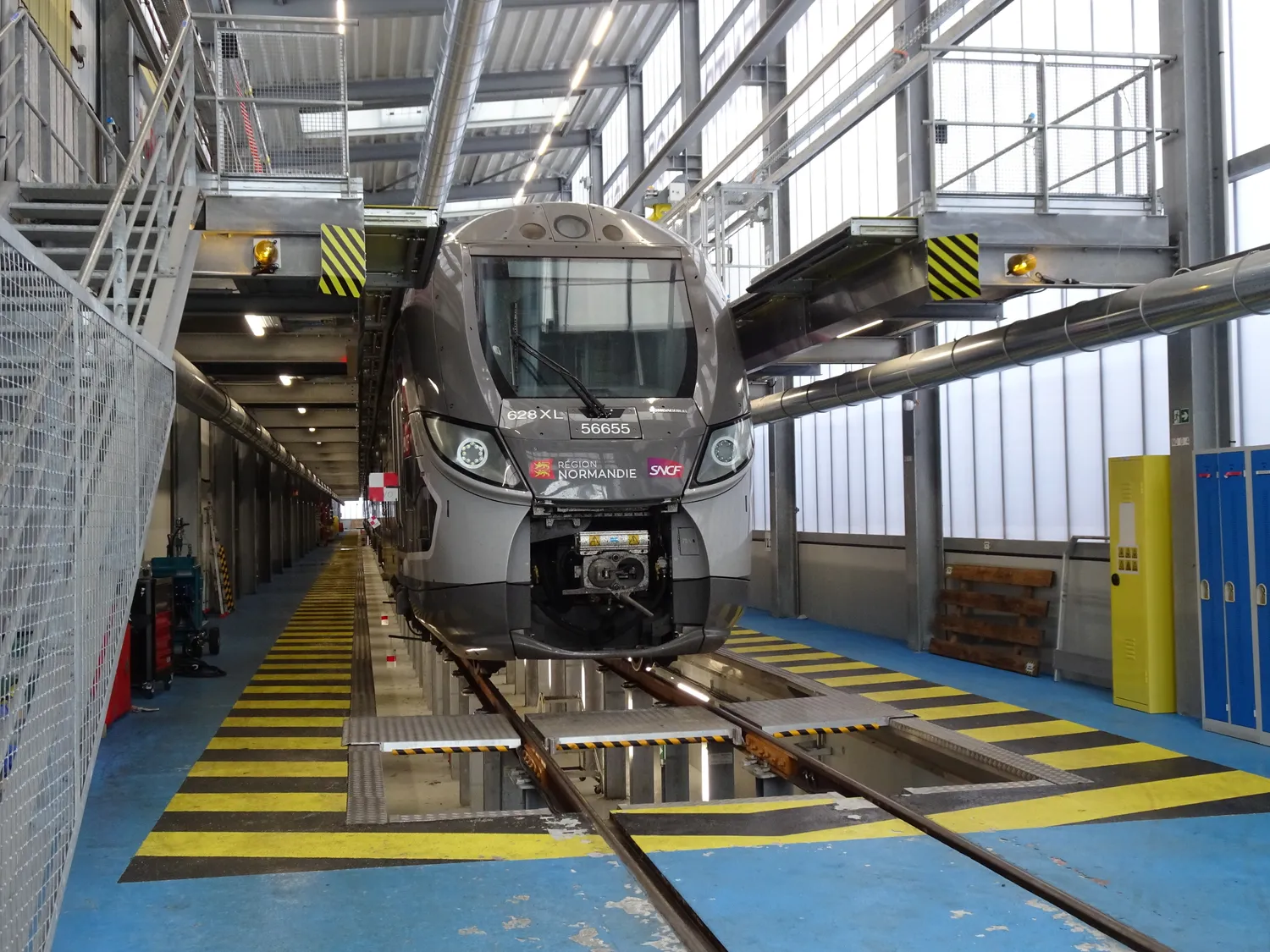 Image qui illustre: Visite guidée du technicentre SNCF des lignes normandes à Caen - 0
