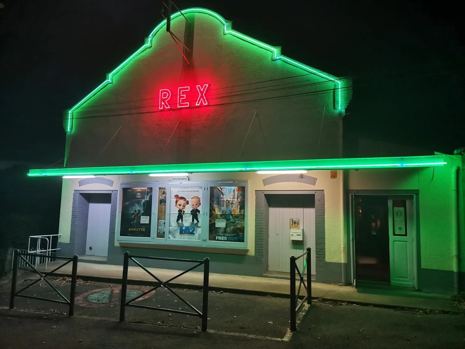Image qui illustre: Cinéma Le Rex à Saint-Léonard-de-Noblat - 0