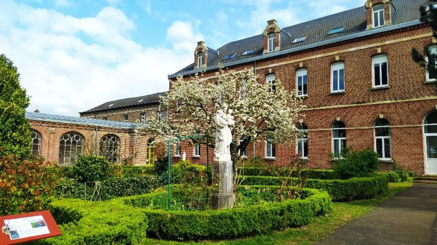 Image qui illustre: Visite guidée sur les traces de la Congrégation Sainte-Famille et des Franciscains d'Amiens