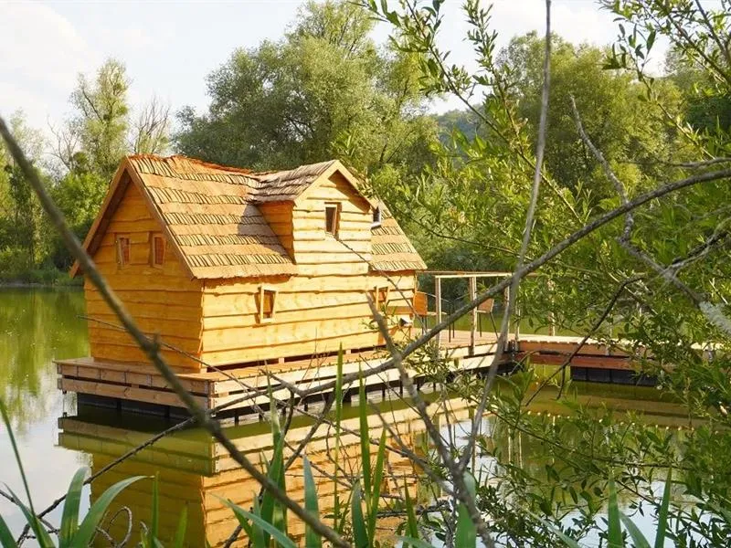 Image qui illustre: Balade Découverte - Forêt, Vergers Et Patrimoine Rural à Givrauval - 0