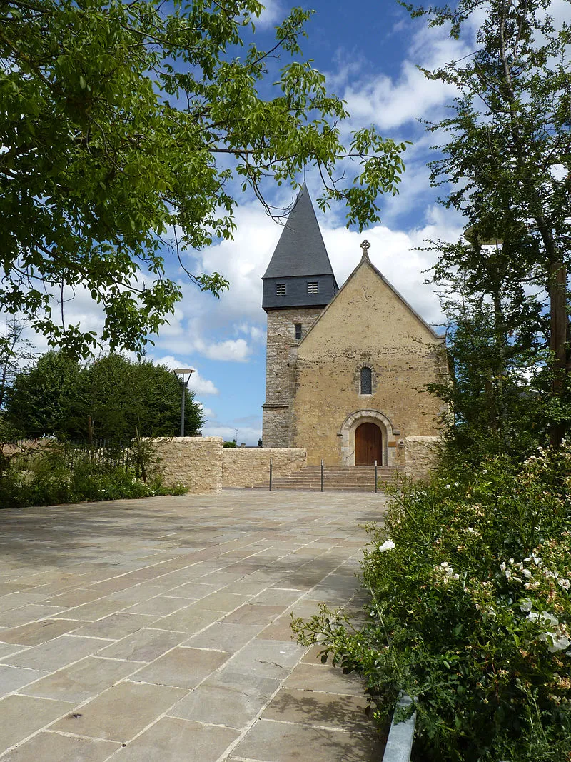 Image qui illustre: Eglise St-nicolas à Coulaines - 0