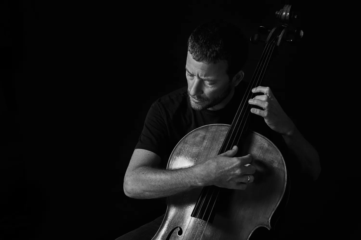 Image qui illustre: Concert 100% acoustique du violoncelliste Matthieu Saglio à Beauvoir-en-Royans - 0