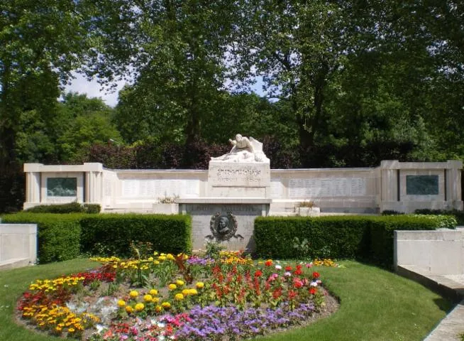Image qui illustre: Monument Aux Morts De Péronne
