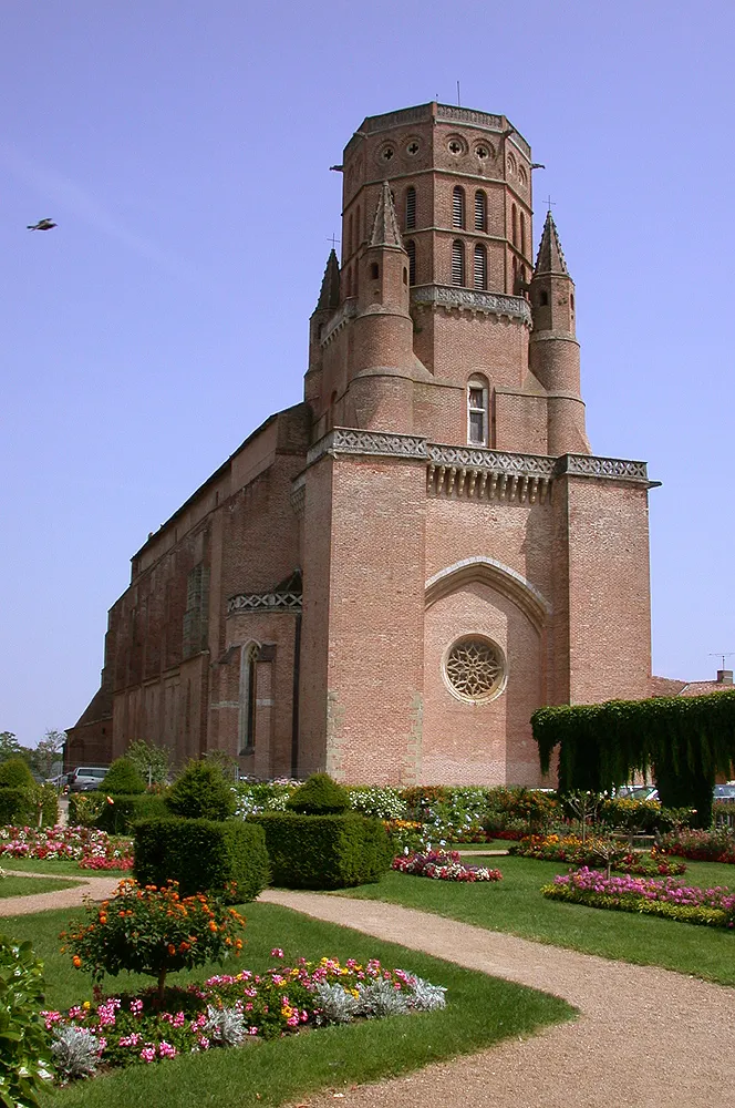 Image qui illustre: Cathédrale Saint-Alain à Lavaur - 0