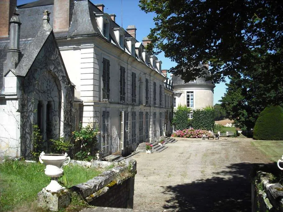 Image qui illustre: Château des Barres à Sainpuits - 1