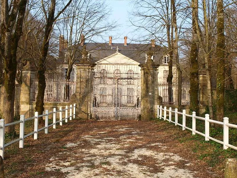 Image qui illustre: Château des Barres à Sainpuits - 2