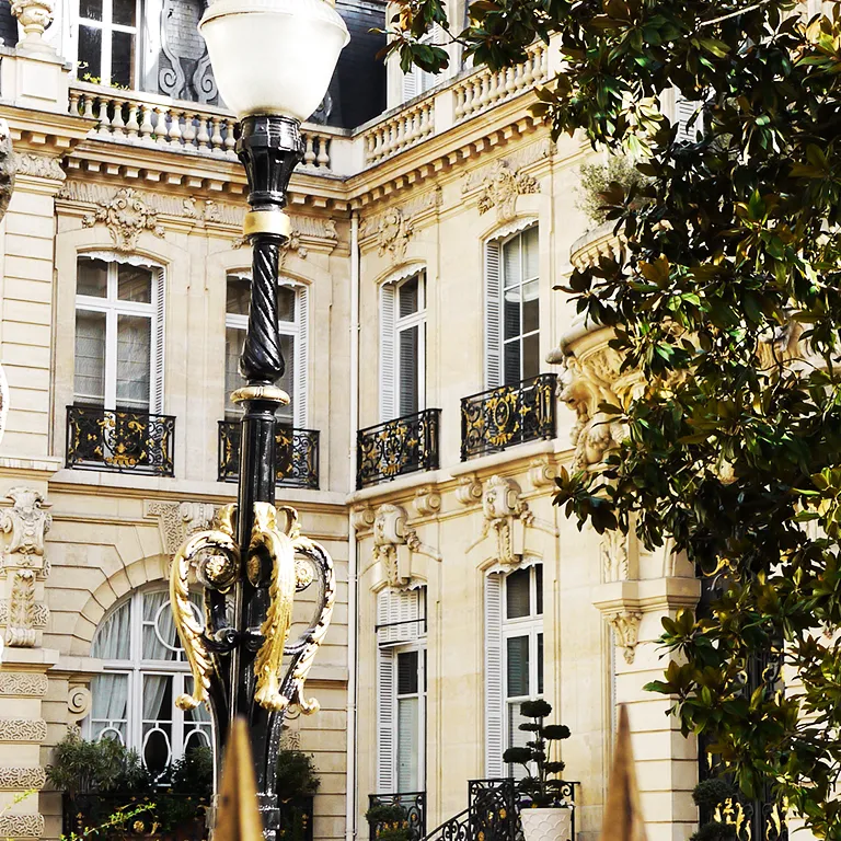 Image qui illustre: Visite guidée : La Dynastie Menier, hôtel particulier et musée caché à Paris - 0