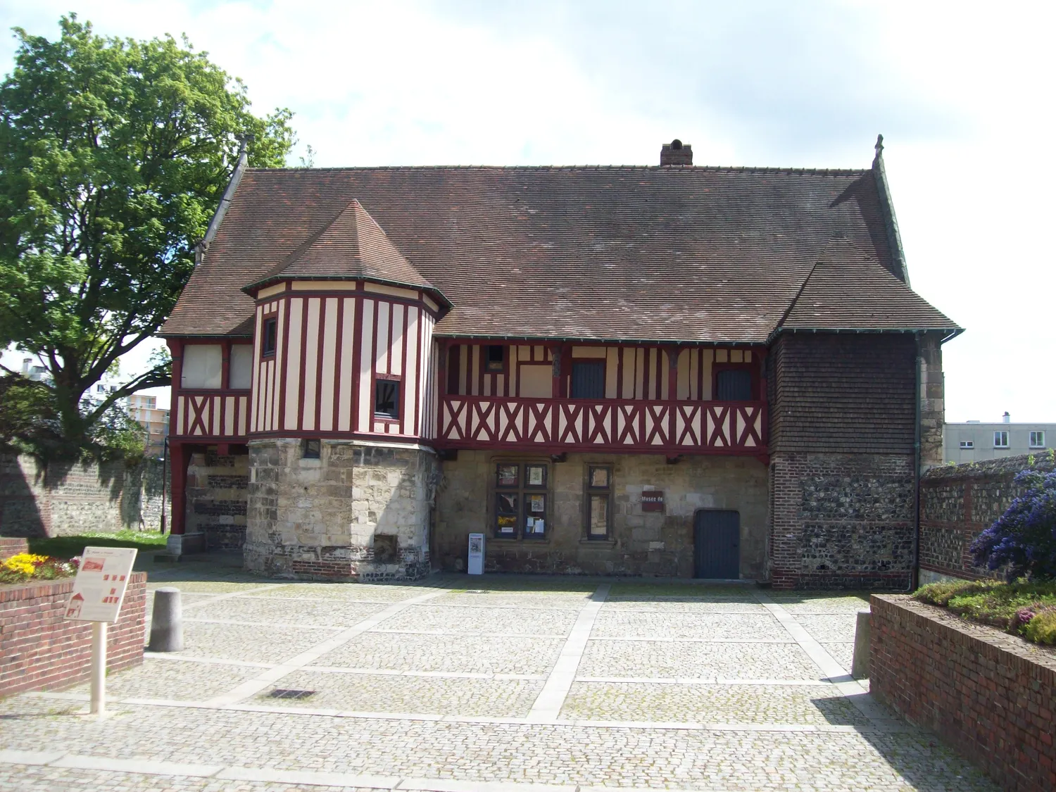 Image qui illustre: Musée Du Prieuré à Harfleur - 0