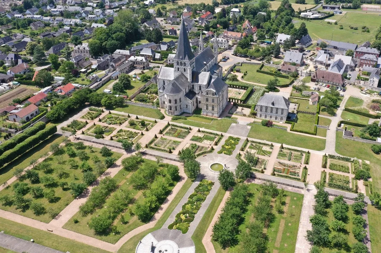 Image qui illustre: Visite libre des jardins à Saint-Martin-de-Boscherville - 0