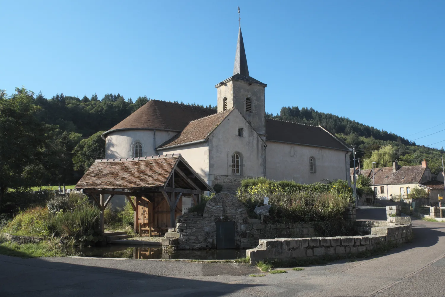 Image qui illustre: Église Saint-léger De Couhard à Autun - 0