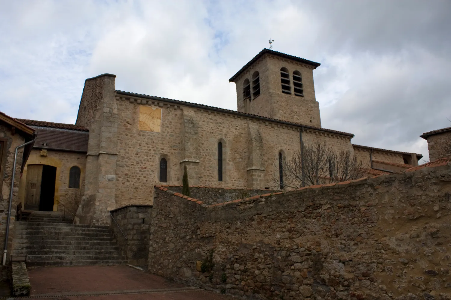 Image qui illustre: Église Saint Eustache à Saint-Haon-le-Châtel - 0