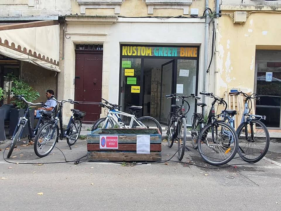 Image qui illustre: Kustom Green Bike - Location et réparation de vélos à Arles - 0