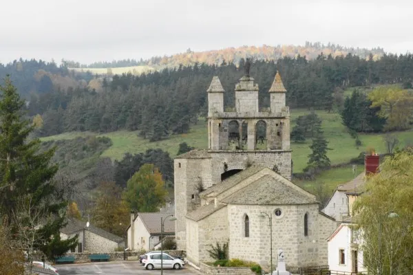 Image qui illustre: Eglise Saint-martin à Chaudeyrac - 0