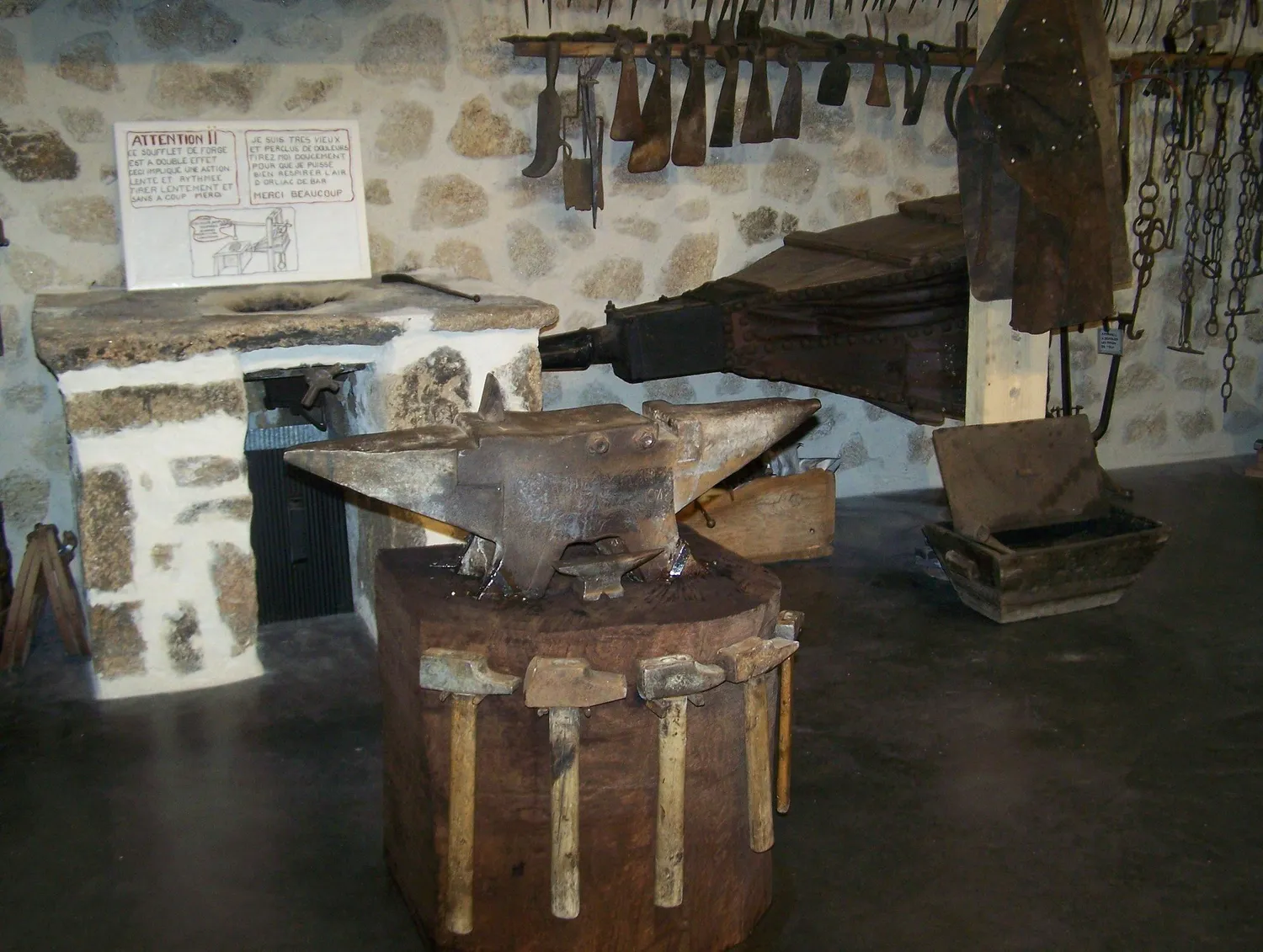 Image qui illustre: La Forge De Charles à Orliac-de-Bar - 2