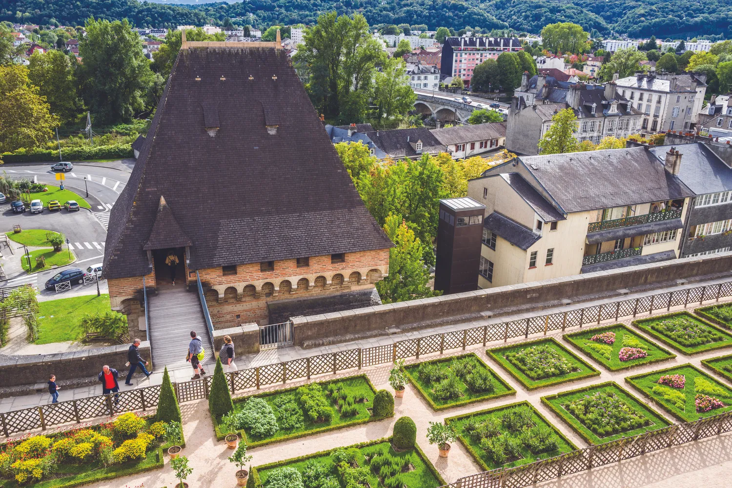 Image qui illustre: Ateliers découverte des jardins du Château de Pau à Pau - 0