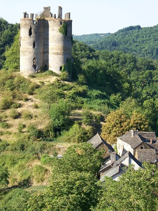 Image qui illustre: Randonnée - La Chapelle De Murat Et Le Château De Roumégous à La Salvetat-Peyralès - 0