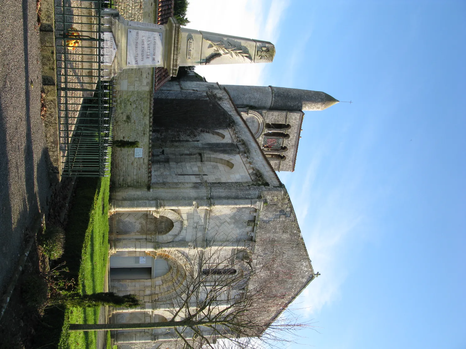 Image qui illustre: Eglise Saint-vivien De La Vallée à La Vallée - 0