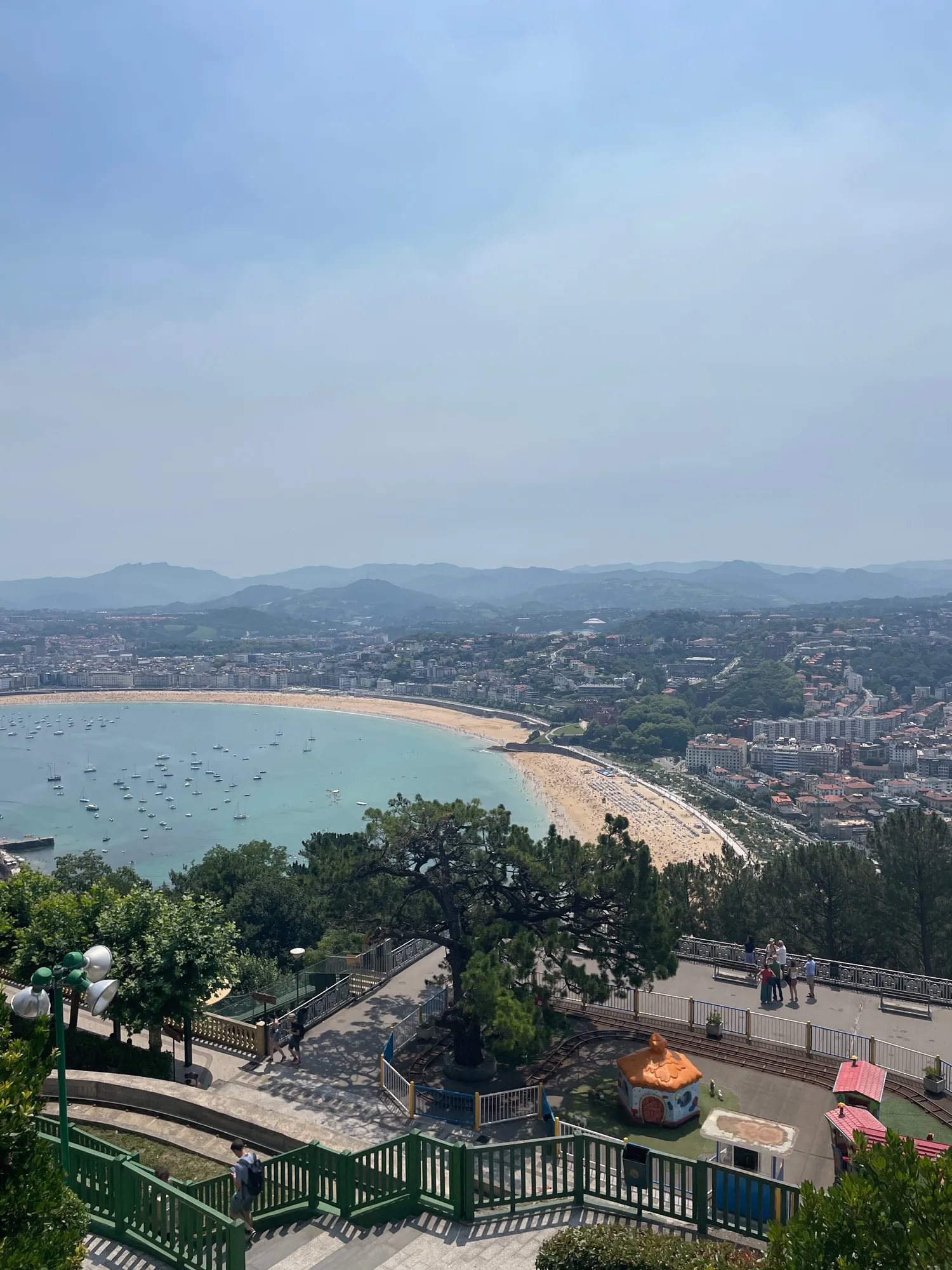 Image qui illustre: La tour du mont Igueldo  à  - 1