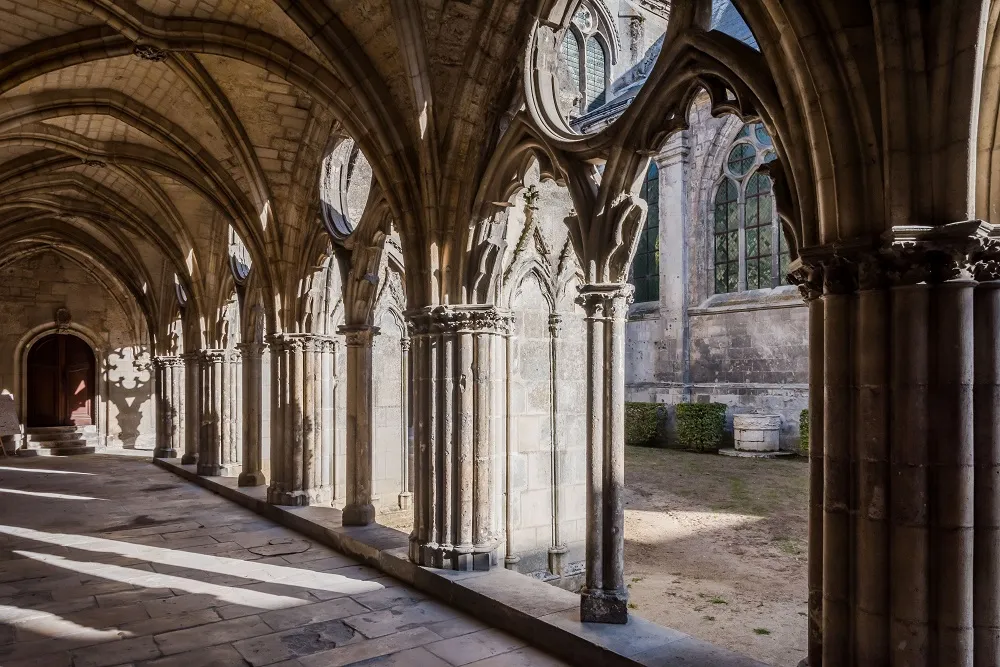 Image qui illustre: Abbaye Saint-léger à Soissons - 0