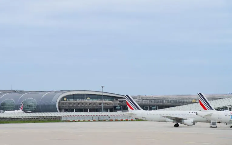 Image qui illustre: Visite en bus de la zone réservée de l'aéroport Paris-Charles de Gaulle