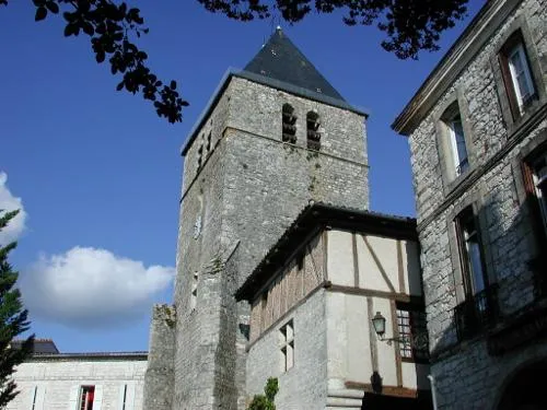 Image qui illustre: Beauville, Village Promontoire Sur La Vallée De La Séoune