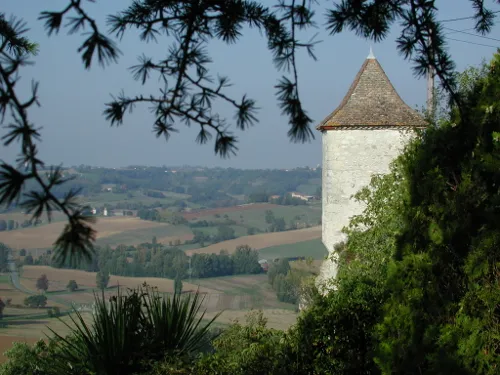 Image qui illustre: Beauville, Village Promontoire Sur La Vallée De La Séoune à Beauville - 1