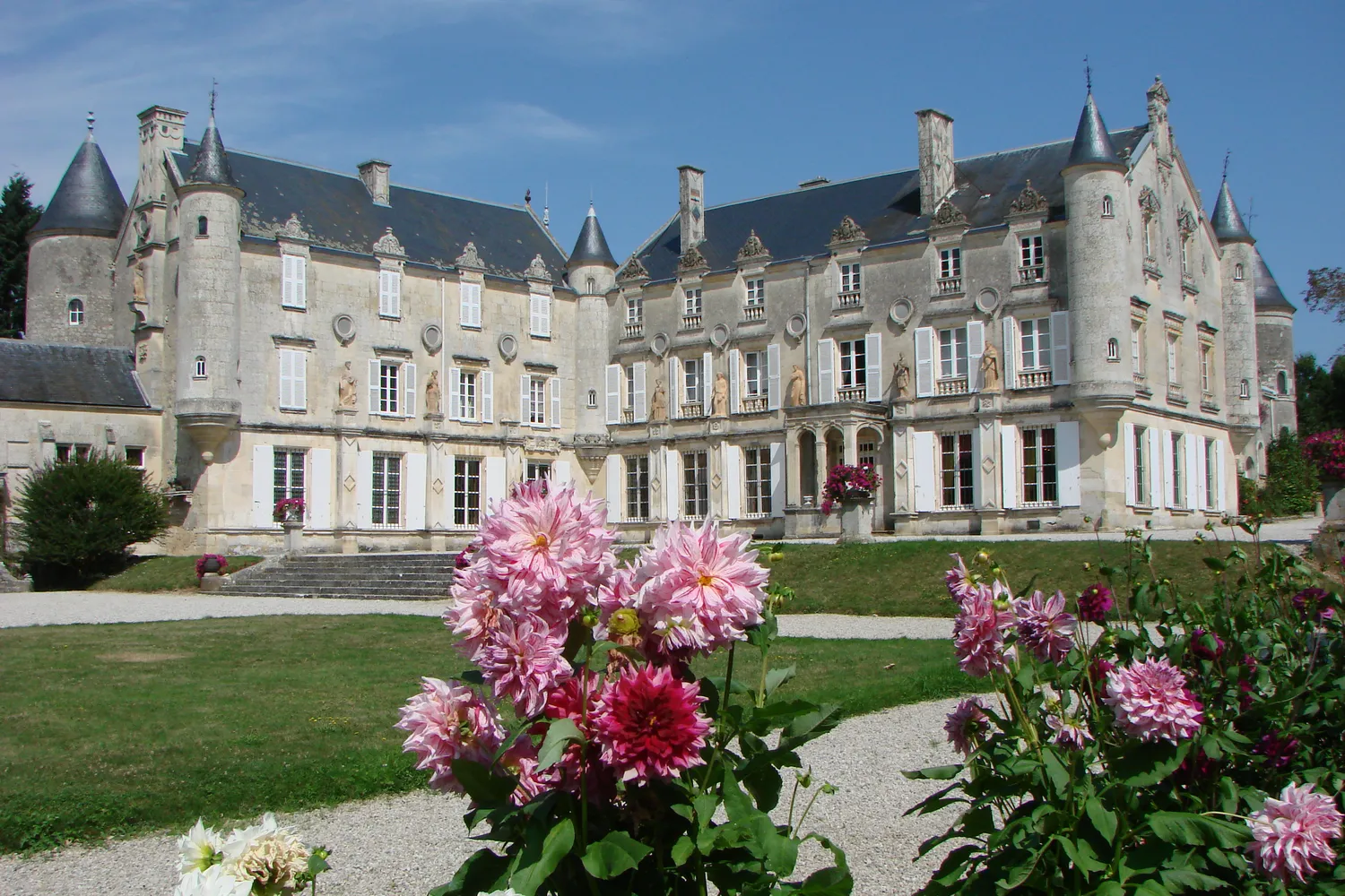Image qui illustre: Château De Terre-neuve à Fontenay-le-Comte - 0