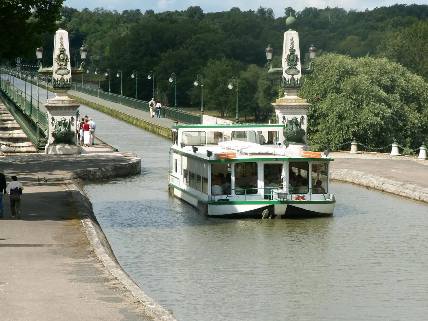 Image qui illustre: Les Bateaux Touristiques : Croisière-promenade à Briare - 0