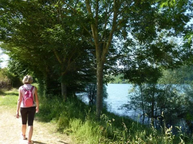 Image qui illustre: Navailles-angos : Tour Du Lac Du Balaing (petite Boucle)