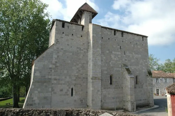 Image qui illustre: Eglise fortifiée de Villeneuve-de-Mézin