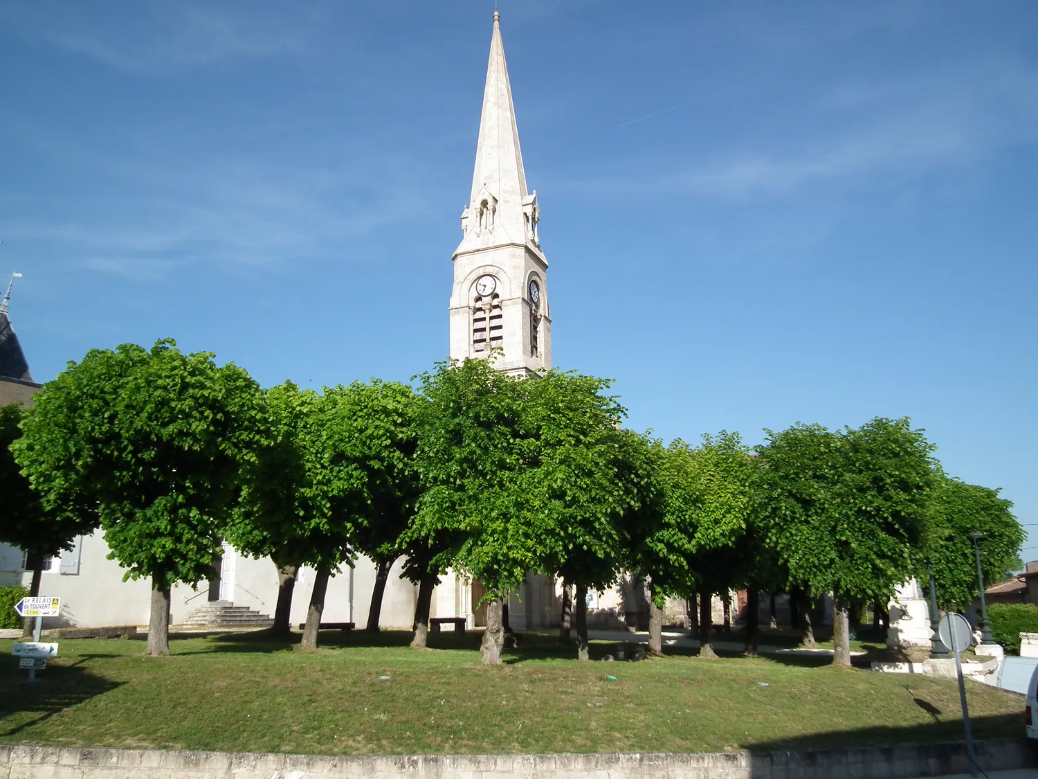 Image qui illustre: Église Saint-Étienne de Mortagne à Mortagne-sur-Gironde - 0