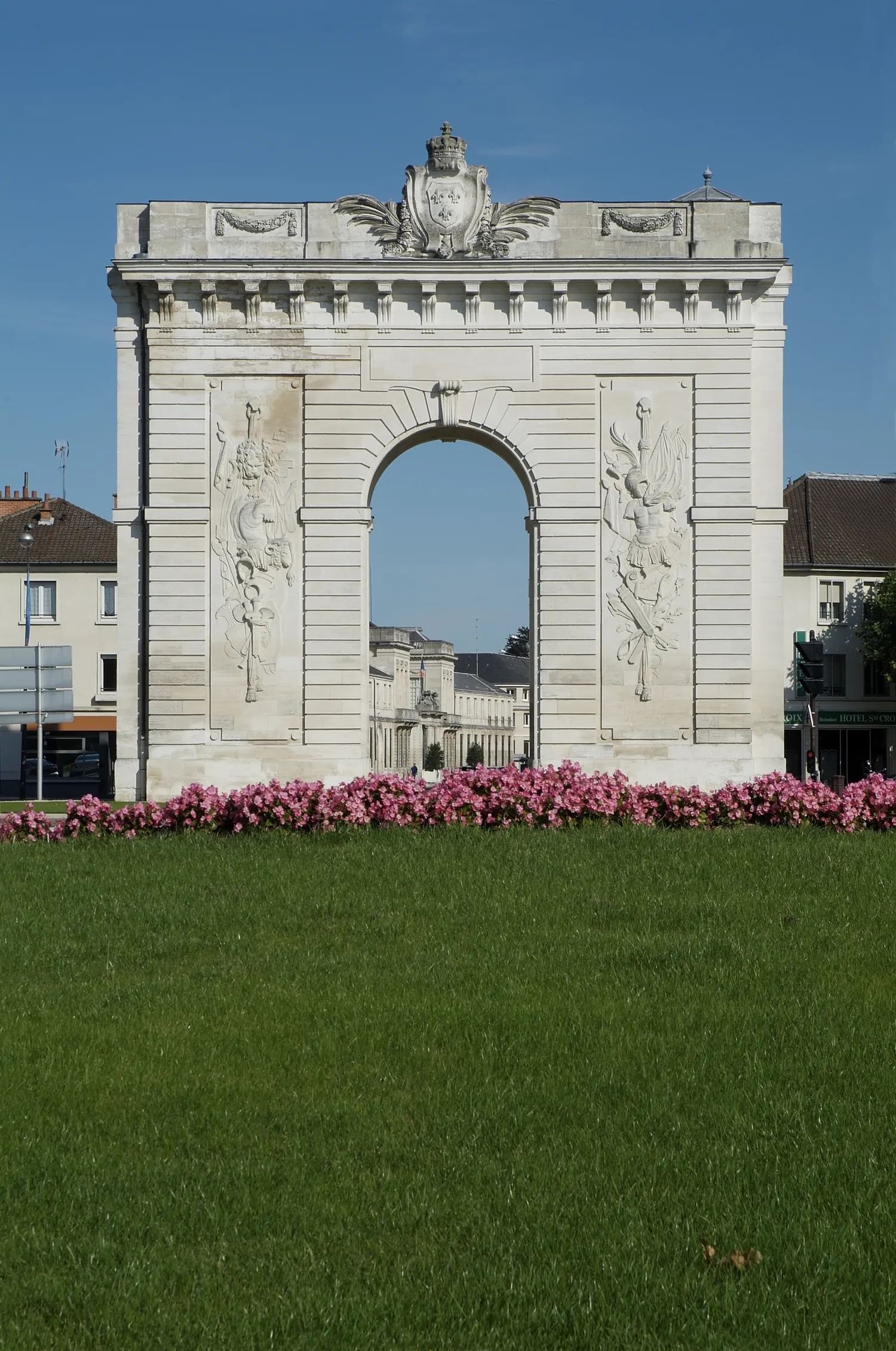 Image qui illustre: Visite libre d'une porte historique à Châlons-en-Champagne - 0