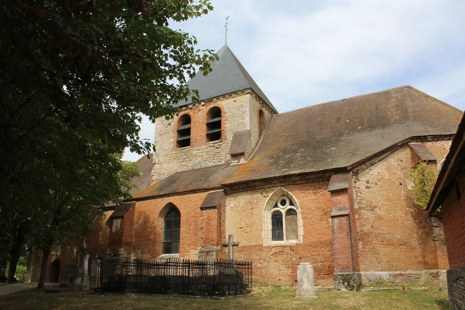 Image qui illustre: Visitez librement une église exceptionnellement ouverte au public à Mesnil-Saint-Père - 0