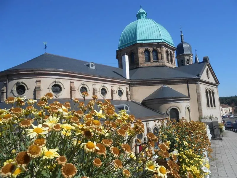 Image qui illustre: Église Sainte-croix à Creutzwald - 1