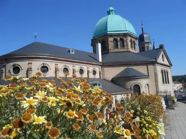 Image qui illustre: Église Sainte-croix