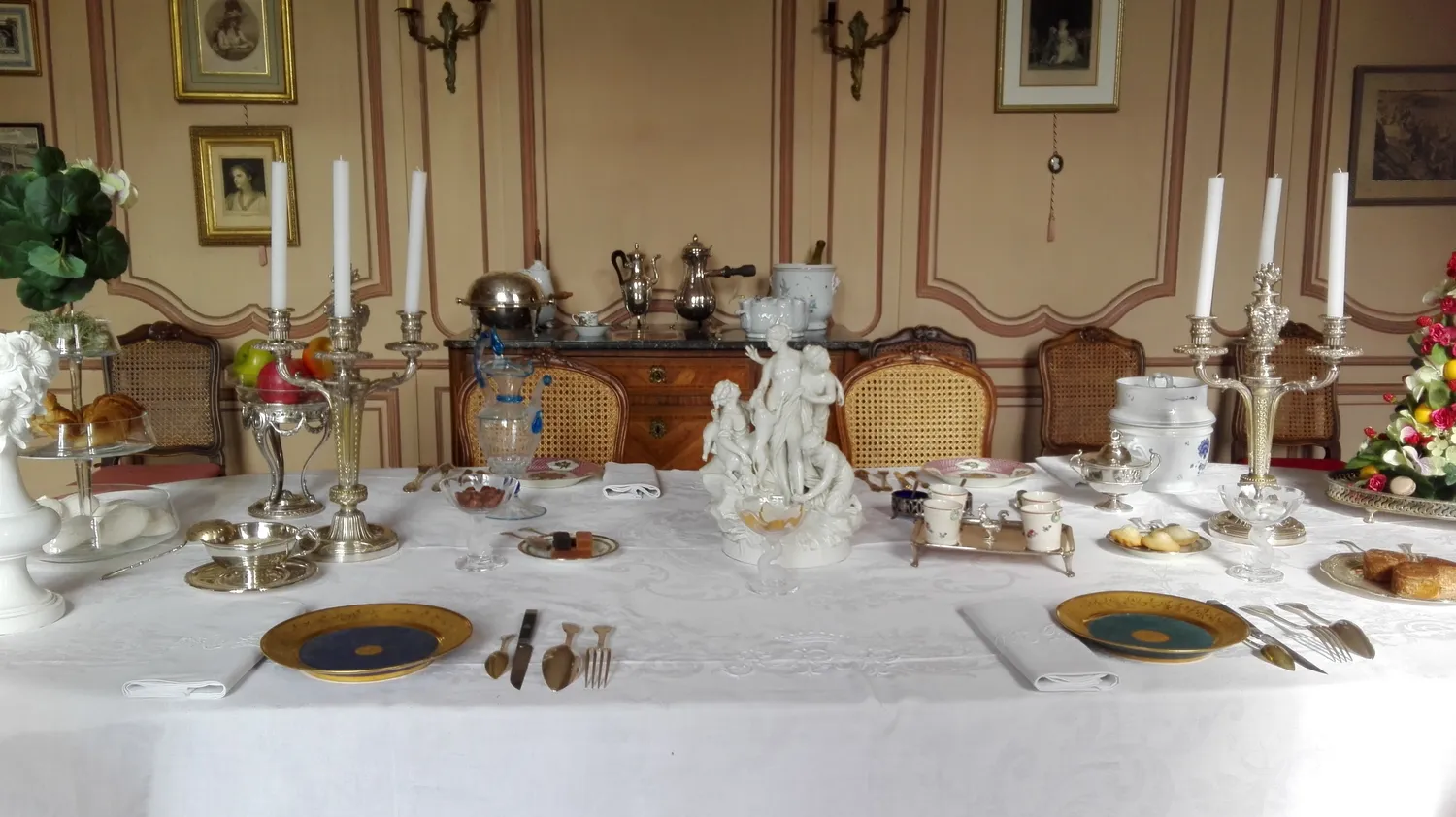 Image qui illustre: Visite guidée : la table et les parfums royaux au XVIIIe siècle à Ermenouville - 0