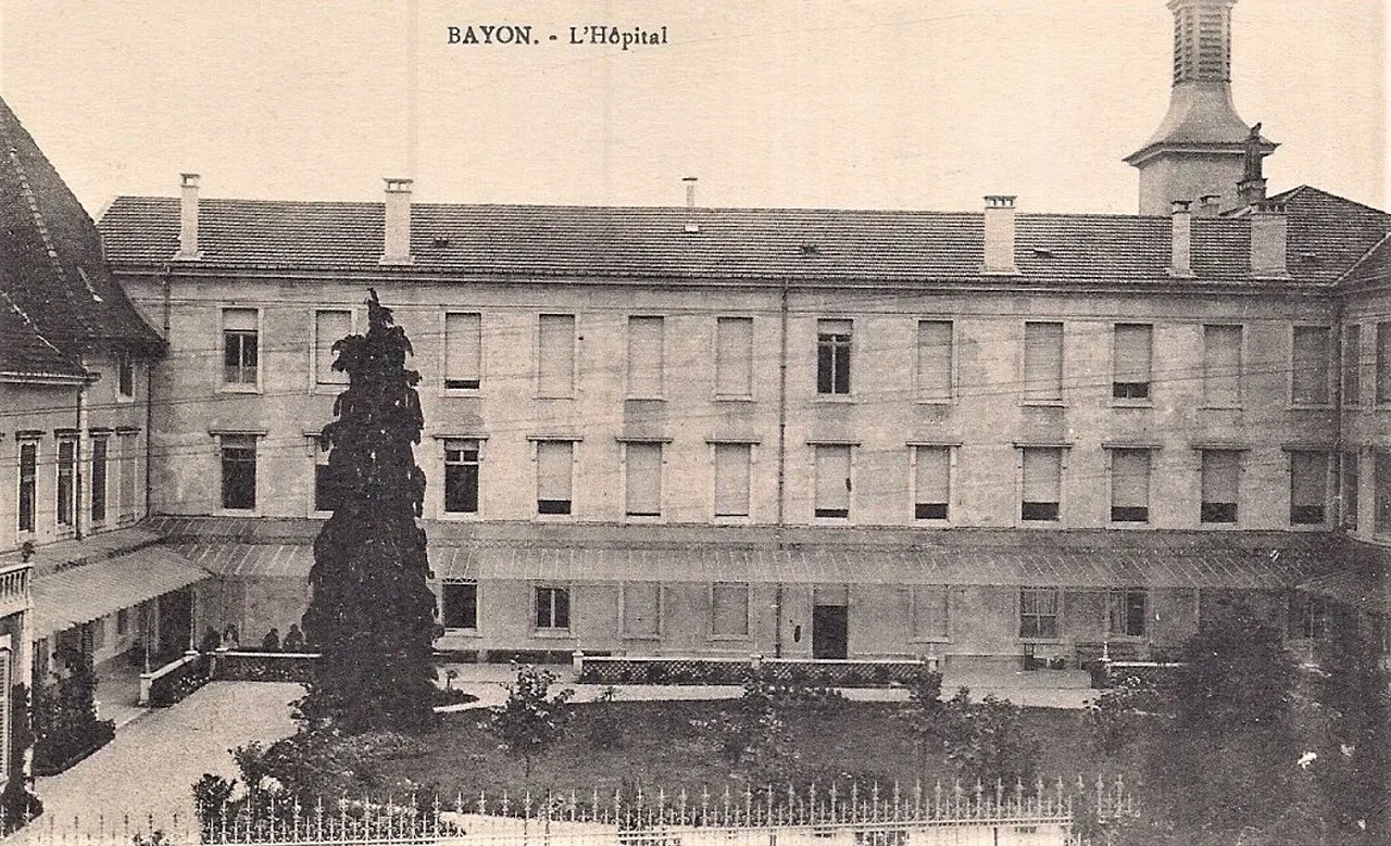 Image qui illustre: Ancien couvent des Tiercelins à Bayon - 2