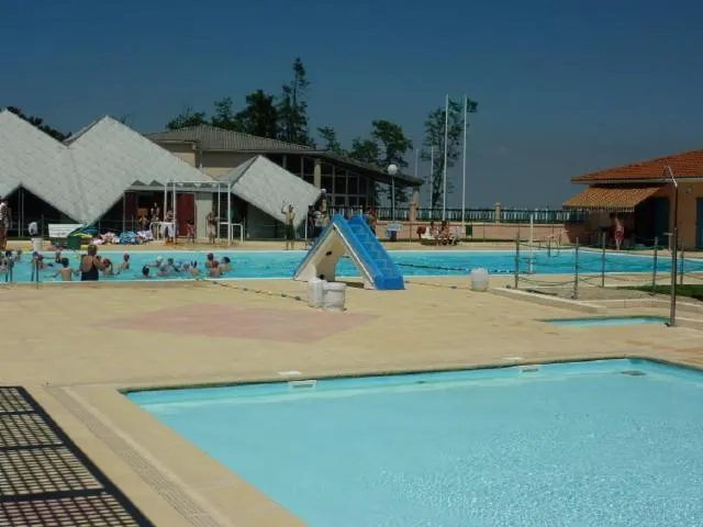 Image qui illustre: Piscine municipale chauffée