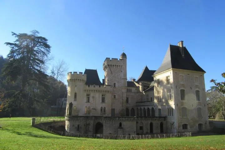 Image qui illustre: Le Bugue-Château de campagne-Le Bugue en écomobilité
