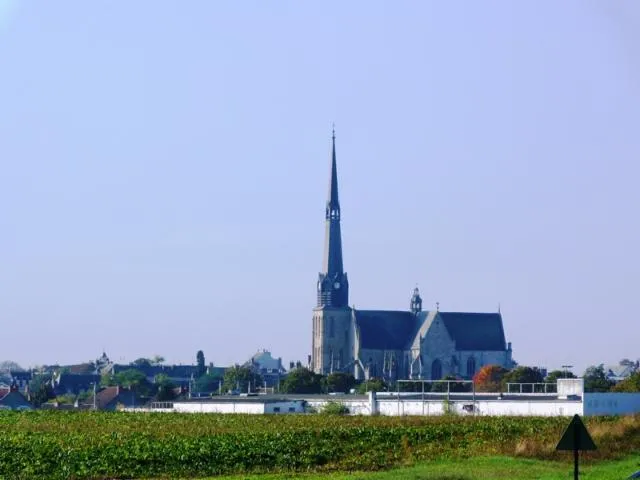 Image qui illustre: Eglise Saint-salomon Saint-grégoire