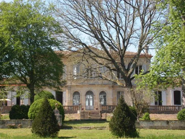 Image qui illustre: Château Couloumey, Les Domaines De La Parrhesia