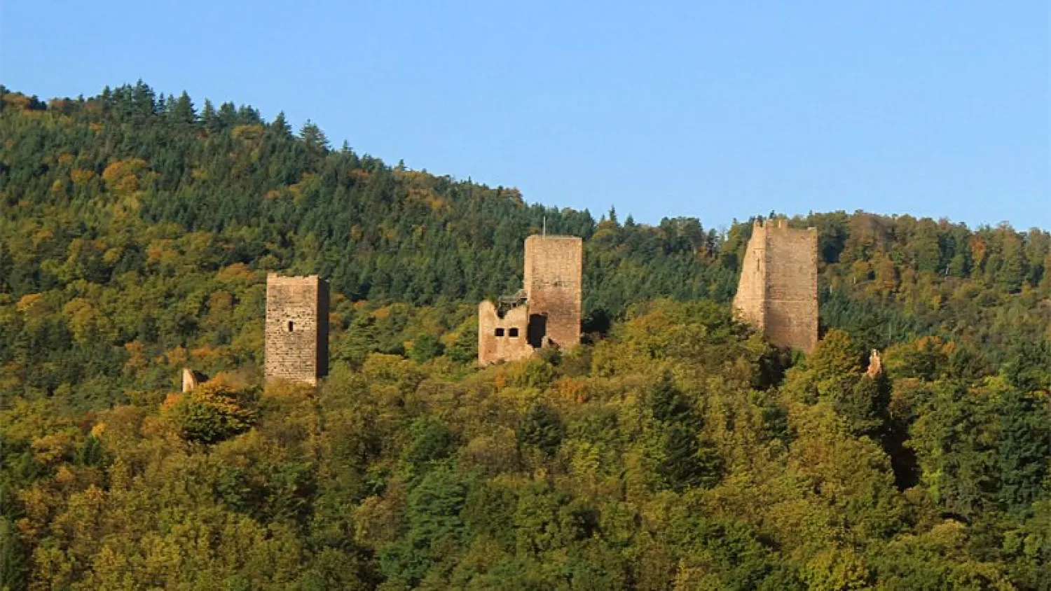 Image qui illustre: Les Trois Châteaux du Haut-Eguisheim