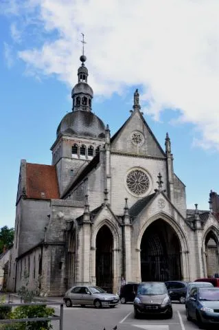 Image qui illustre: Basilique Notre-dame