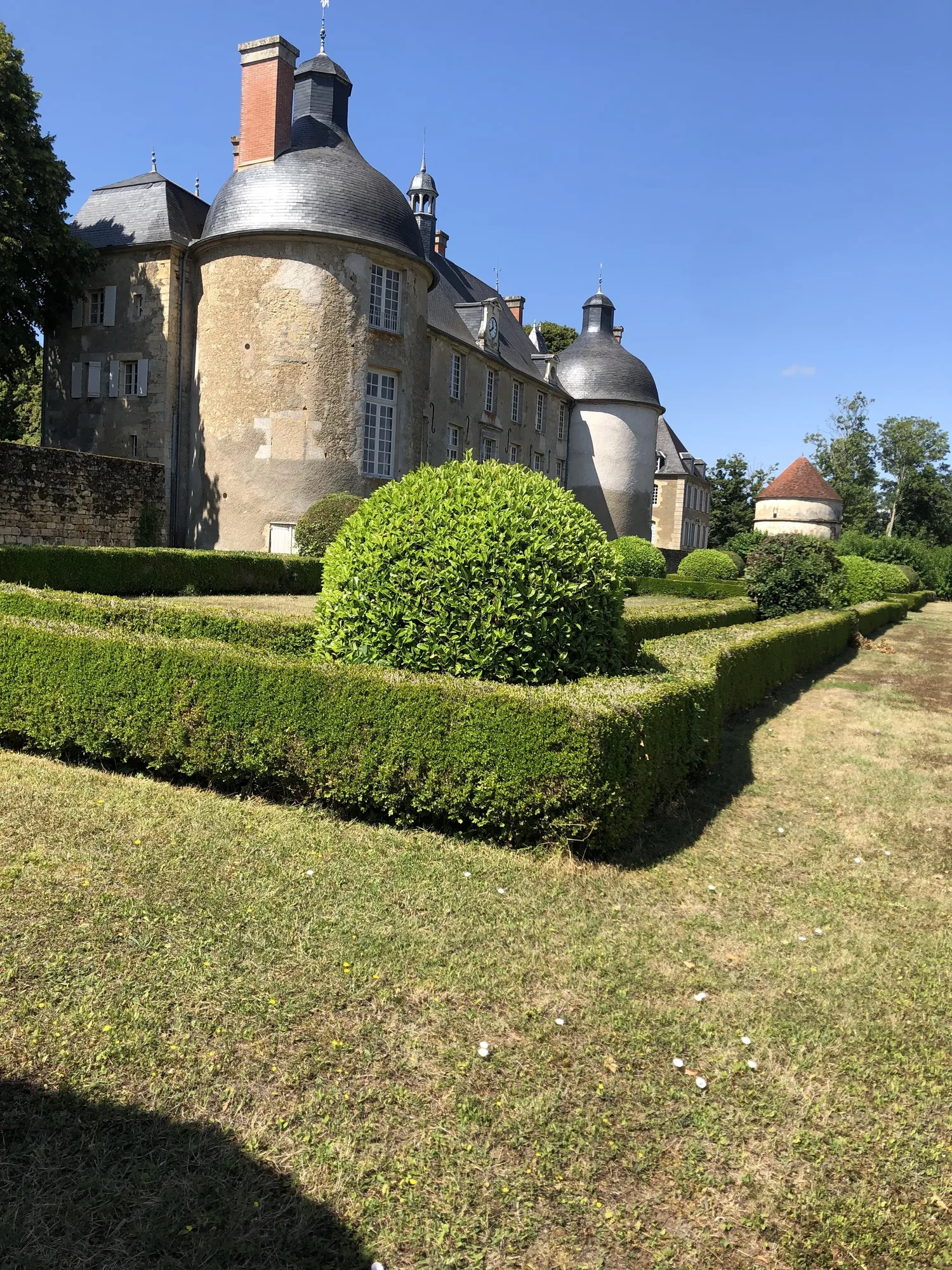 Image qui illustre: Visite commentée du château d'Arthel à Arthel - 0